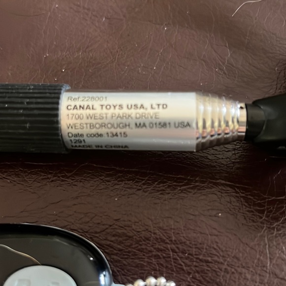 Selfie Stick w/3.5mm design, shutter control, photo buttons, & extends to 40”. - Picture 10 of 10